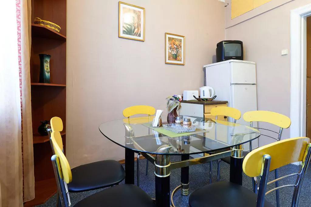 Home Hotel Apartments On Lva Tolstogo Kiev Eksteriør bilde